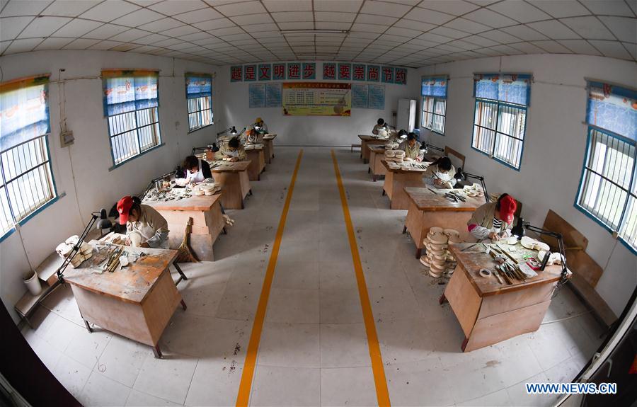 CHINA-JIANGSU-HUANGQIAO-VIOLIN-MANUFACTURE (CN)