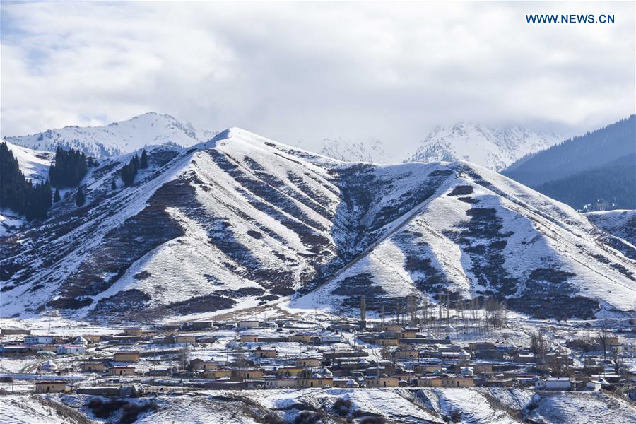 CHINA-XINJIANG-URUMQI-SNOWFALL (CN)