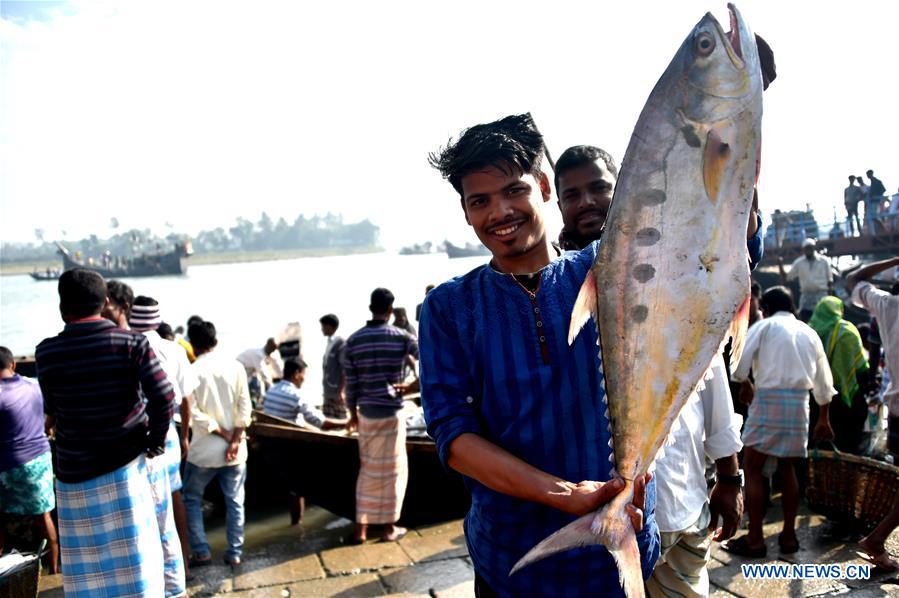BANGLADESH-COX'S-BAZAR-FISH-LANDING STATION