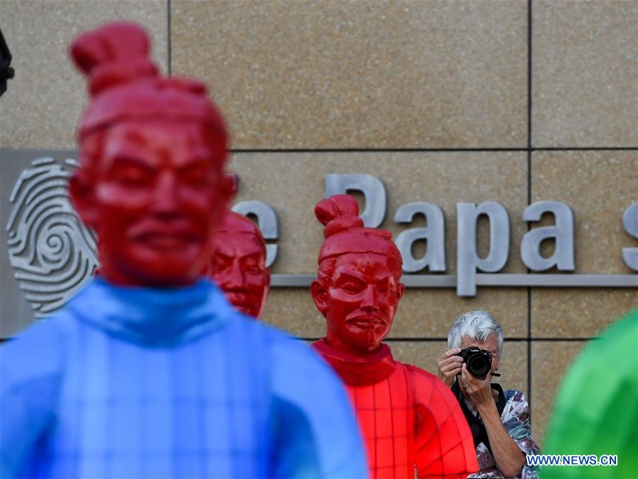 NEW ZEALAND-WELLINGTON-TERRACOTTA WARRIORS-LANTERN