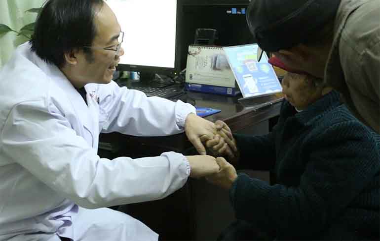 致敬偉大改革｜對話40年，講述身邊的健康故事（第三集）&mdash;&mdash;有了新農(nóng)合，看病不再愁