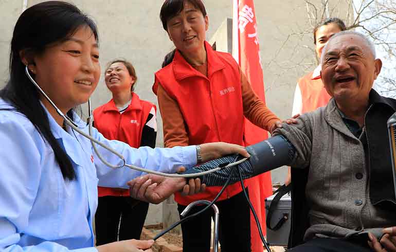 致敬偉大改革｜對話40年，講述身邊的健康故事39&mdash;免疫規(guī)劃40年，撐起健康保護(hù)傘