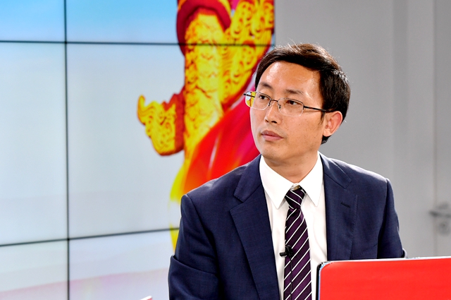 繼往是為了開(kāi)來(lái)，那么開(kāi)什么來(lái)？我們的未來(lái)是什么？我們現(xiàn)在站在什么歷史方位上？往哪里去走？