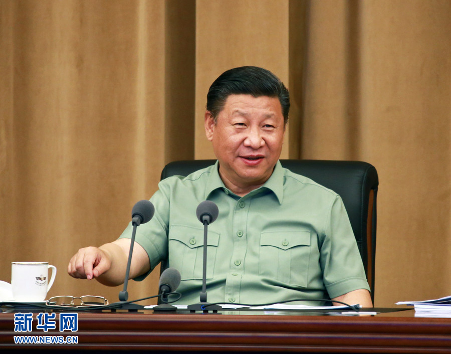 5月24日，中共中央總書記、國家主席、中央軍委主席習近平視察海軍機關，親切接見海軍第十二次黨代會全體代表和海軍機關正師職以上領導干部。這是習近平聽取海軍工作匯報后發(fā)表重要講話。 新華社記者 查春明 攝 