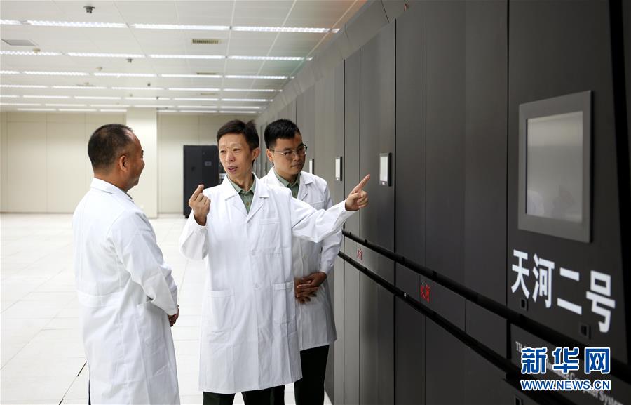 （圖文互動(dòng)）（8）為了&ldquo;中國號(hào)&rdquo;巨輪揚(yáng)帆遠(yuǎn)航&mdash;&mdash;中國共產(chǎn)黨領(lǐng)導(dǎo)下的人民軍隊(duì)忠于祖國、服務(wù)人民啟示錄