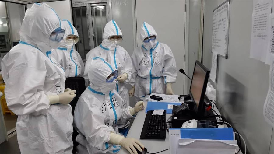 (圖文互動)(5)“白衣戰士”在沖鋒——記“最美新時代革命軍人”仲月霞