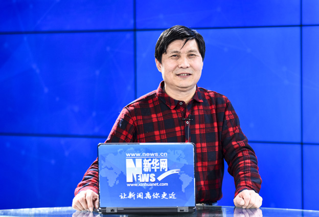 從開始的花鳥畫轉(zhuǎn)為山水畫創(chuàng)作，更欣賞山水畫的大氣。多年努力到名山大川去寫生，搜集素材，創(chuàng)作具有生活氣息的書畫作品。