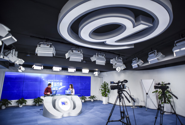 我熱愛公益，希望在這方面做出自己的貢獻(xiàn)。我會用我的畫作支援貧困的學(xué)生，支援患病的兒童，獻(xiàn)出我的愛心。