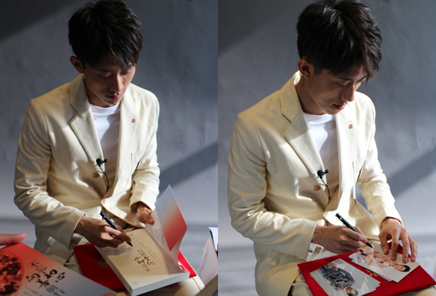 一個人最重要的素質(zhì)其實就是認(rèn)清自己，不管多么的成功，不要忘記自己的初心，這是最重要的。