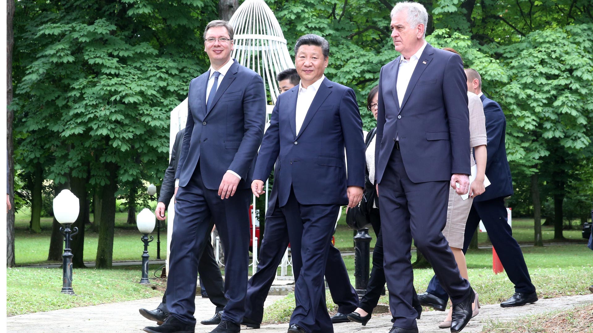 習近平出席塞爾維亞總統尼科利奇、總理武契奇共同舉行的午宴