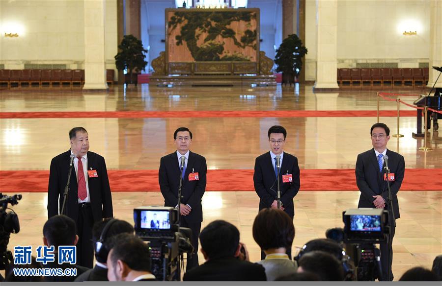 （十九大&middot;黨代表通道）（5）采訪黨代表