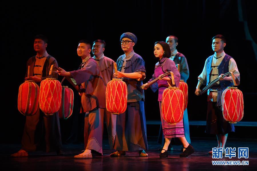 （新華全媒頭條&middot;十九大特別報道&middot;圖文互動）（11）再塑黨的形象的偉大工程&mdash;&mdash;中國共產黨自身建設的五年探索之路