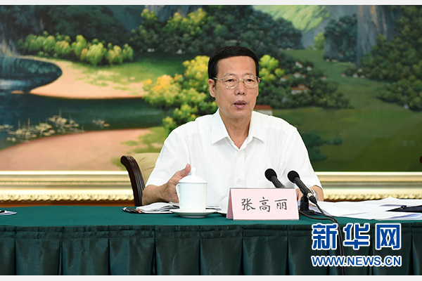 9月16日至18日，中共中央政治局常委、國(guó)務(wù)院副總理張高麗在廣西調(diào)研。這是9月17日，張高麗在南寧主持召開&ldquo;十三五&rdquo;規(guī)劃編制工作座談會(huì)。 新華社記者張鐸攝 