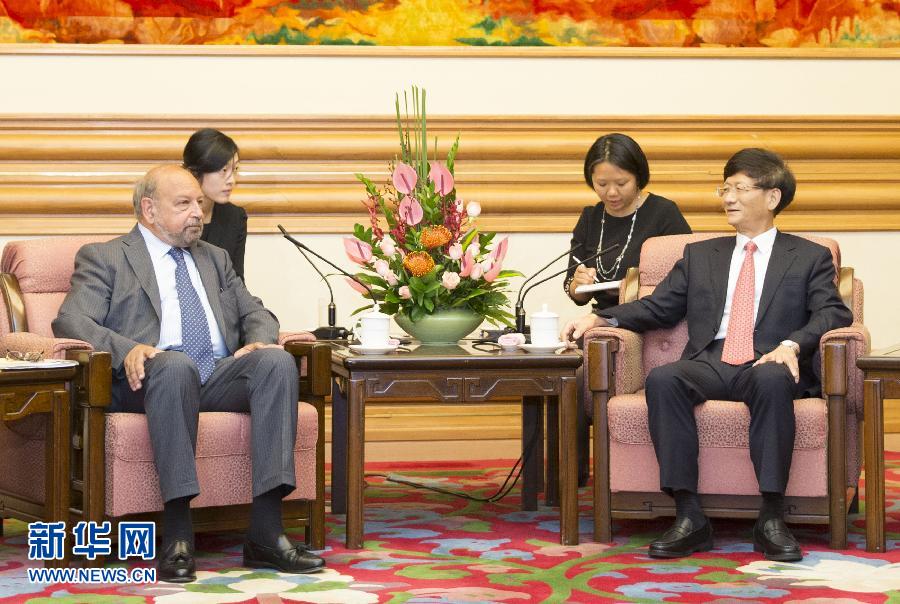 9月5日,中共中央政治局委員、中央政法委書記孟建柱在北京中南海會見國際法院院長亞伯拉罕。 新華社記者 黃敬文 攝 9月5日,中共中央政治局委員、中央政法委書記孟建柱在北京中南海會見國際法院院長亞伯拉罕。 新華社記者 黃敬文 攝