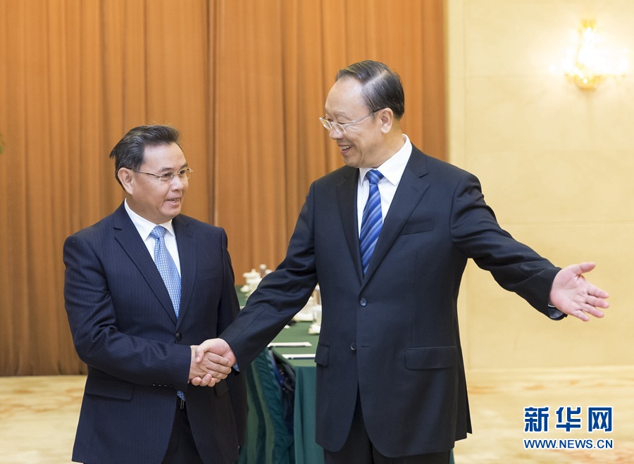 10月12日，中共中央書記處書記、全國政協(xié)副主席杜青林在北京會(huì)見來華訪問并出席&ldquo;2016中國共產(chǎn)黨與世界對(duì)話會(huì)&rdquo;的老撾人革黨中央政治局委員、建國陣線中央主席賽頌蓬&middot;豐威漢率領(lǐng)的老撾人革黨代表團(tuán)?！⌒氯A社記者丁海濤攝