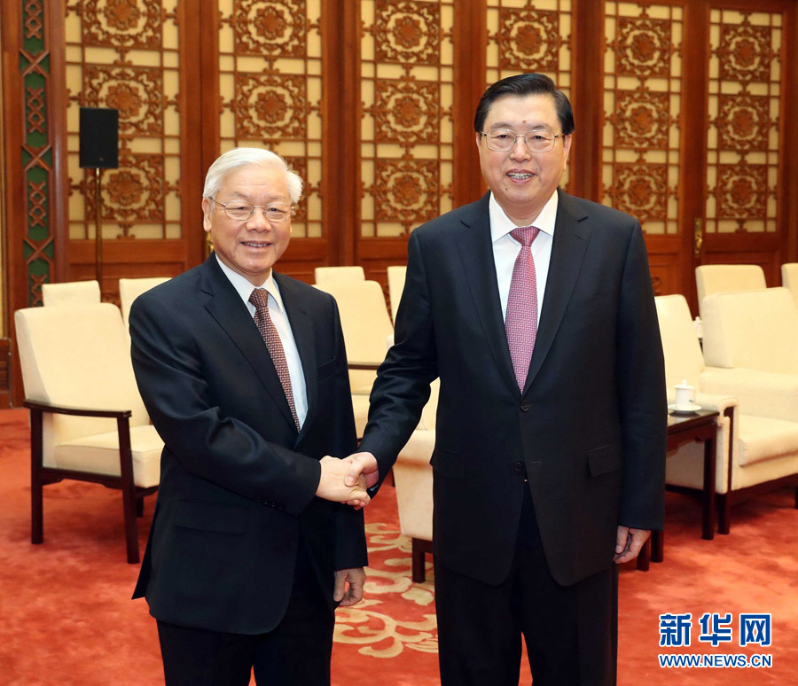 1月13日,中共中央政治局常委、全國人大常委會委員長張德江在北京人民大會堂會見越共中央總書記阮富仲。 新華社記者 劉衛(wèi)兵 攝 1月13日,中共中央政治局常委、全國人大常委會委員長張德江在北京人民大會堂會見越共中央總書記阮富仲。 新華社記者 劉衛(wèi)兵 攝