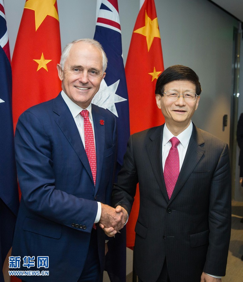 4月21日,正在澳大利亞訪問的中共中央政治局委員、中央政法委書記孟建柱(右)在悉尼會見澳總理特恩布爾。 新華社發(fā)(朱宏業(yè)攝) 4月21日,正在澳大利亞訪問的中共中央政治局委員、中央政法委書記孟建柱(右)在悉尼會見澳總理特恩布爾。 新華社發(fā)(朱宏業(yè)攝)