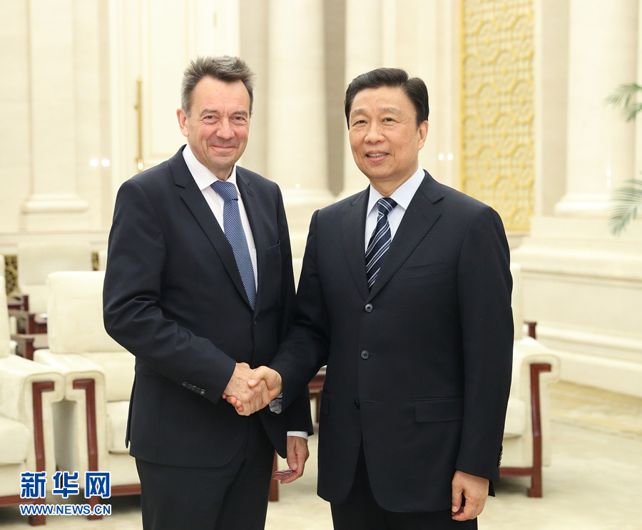 5月15日，國家副主席、中國紅十字會名譽會長李源潮在北京會見來華出席&ldquo;一帶一路&rdquo;國際合作高峰論壇的紅十字國際委員會主席莫雷爾。新華社記者 王曄 攝