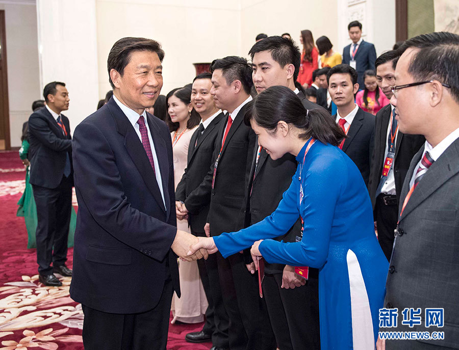 5月22日，中共中央政治局委員、國家副主席李源潮在北京會見越南胡志明共青團中央書記處第一書記黎國鋒率領的越南青年代表團。 新華社記者李濤 攝