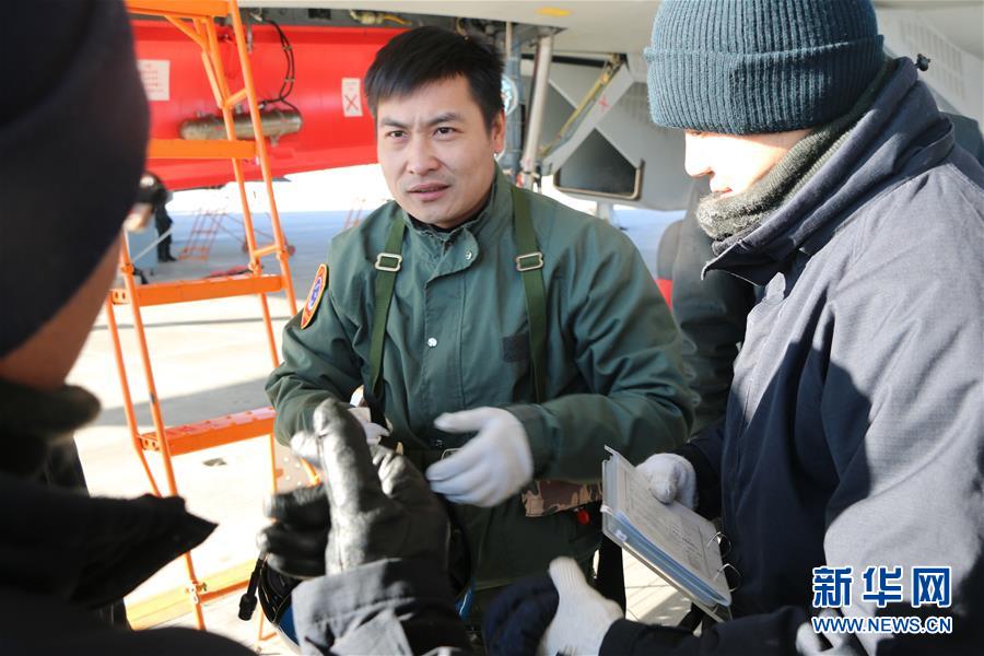 （建軍90周年&middot;英雄&middot;圖文互動）（2）聽，渤海灣有風吹過來&mdash;&mdash;追記海軍某艦載航空兵部隊一級飛行員張超