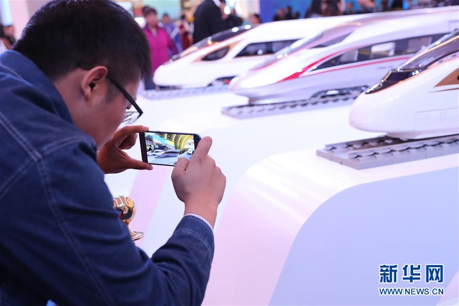 （十九大時光&middot;圖文互動）（2）向著夢想，奮進(jìn)！&mdash;&mdash;來自&ldquo;砥礪奮進(jìn)的五年&rdquo;大型成就展現(xiàn)場的報道 