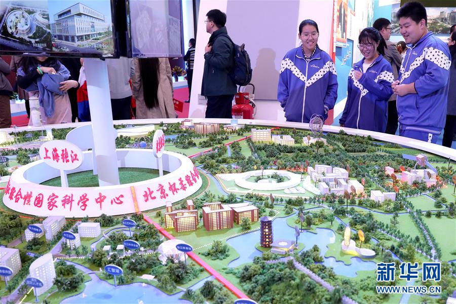 （十九大時光&middot;圖文互動）（4）向著夢想，奮進(jìn)！&mdash;&mdash;來自&ldquo;砥礪奮進(jìn)的五年&rdquo;大型成就展現(xiàn)場的報道 