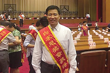 黃國寧被授予我國衛生行業的最高榮譽&ldquo;白求恩獎章&rdquo;。