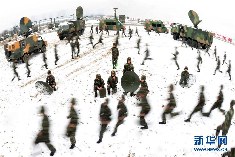 (新華全媒頭條·圖文互動)(9)備戰(zhàn)踏上新起點,練兵展現新氣象——2018中國軍隊新年開訓全景大掃描