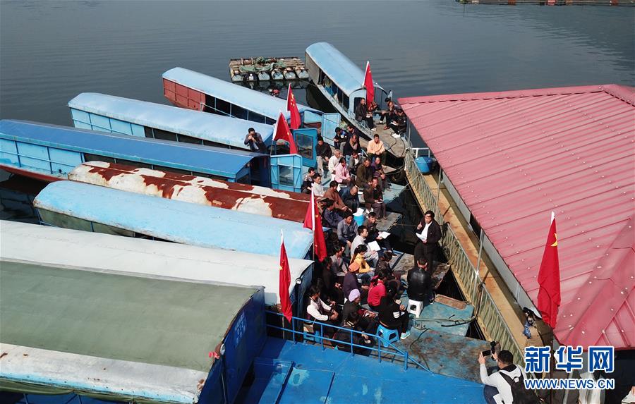 （新華全媒頭條&middot;圖文互動(dòng)）（10）全黨來(lái)一個(gè)大學(xué)習(xí)&mdash;&mdash;新時(shí)代中國(guó)共產(chǎn)黨人的理論自覺(jué)