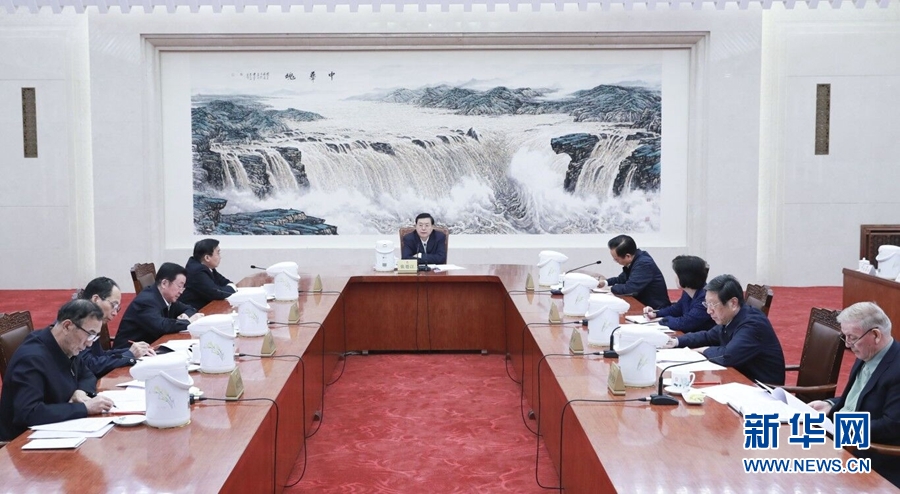 1月22日，中共十二屆全國(guó)人大常委會(huì)黨組在北京召開(kāi)會(huì)議，認(rèn)真學(xué)習(xí)領(lǐng)會(huì)習(xí)近平總書(shū)記在黨的十九屆二中全會(huì)上的重要講話精神，研究全國(guó)人大常委會(huì)貫徹落實(shí)全會(huì)精神、做好憲法修改相關(guān)工作。全國(guó)人大常委會(huì)委員長(zhǎng)、常委會(huì)黨組書(shū)記張德江主持會(huì)議并講話。新華社記者 丁林 攝