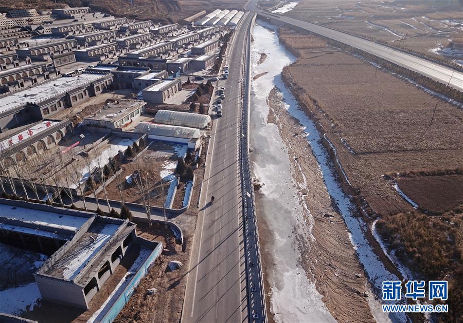 （圖文互動&middot;新華全媒頭條）（5）讓農民致富奔小康的道路越走越寬廣&mdash;&mdash;黨的十八大以來以習近平同志為核心的黨中央關心農村公路發展紀實