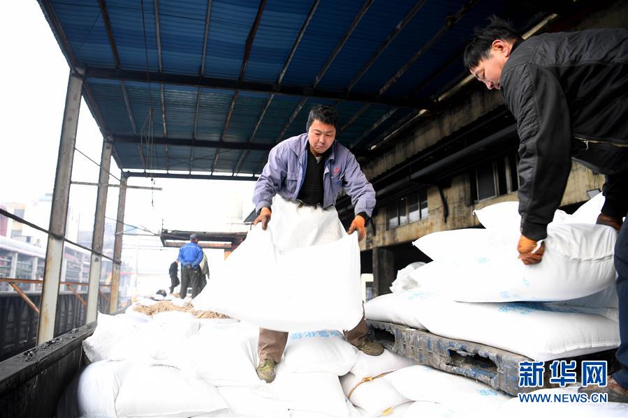 （新春走基層）（2）安徽：農(nóng)資&ldquo;春運&rdquo;助春耕