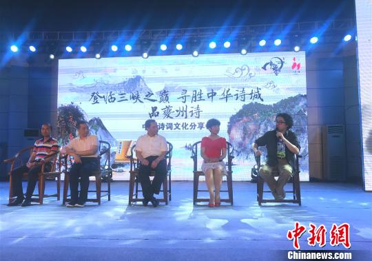 《中國詩詞大會》導演組：&ldquo;我們的節目沒有任何腳本&rdquo;