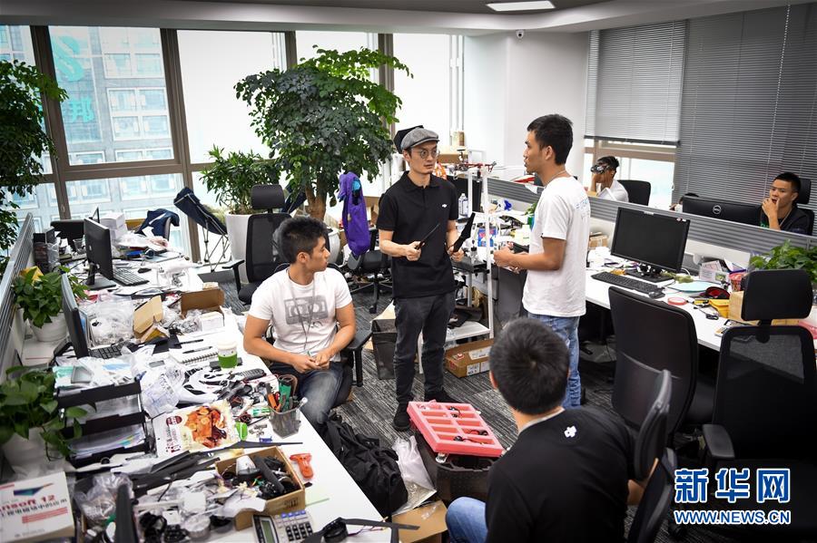 （新華全媒頭條&middot;壯闊東方潮　奮進(jìn)新時(shí)代&mdash;&mdash;慶祝改革開放40年&middot;圖文互動(dòng)）（7）從追趕時(shí)代到引領(lǐng)時(shí)代&mdash;&mdash;從深圳發(fā)展奇跡看中國改革開放40年  