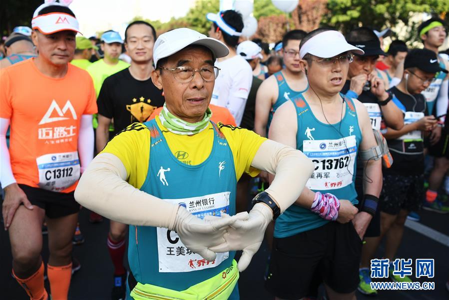 （體育&middot;圖片故事）（4）&ldquo;百馬&rdquo;老人的跑步人生