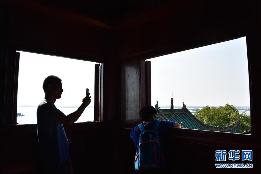 （大江奔流&mdash;&mdash;來自長江經(jīng)濟帶的報道&middot;圖文互動）（1）登岳陽樓，又見&ldquo;浩浩湯湯&rdquo;