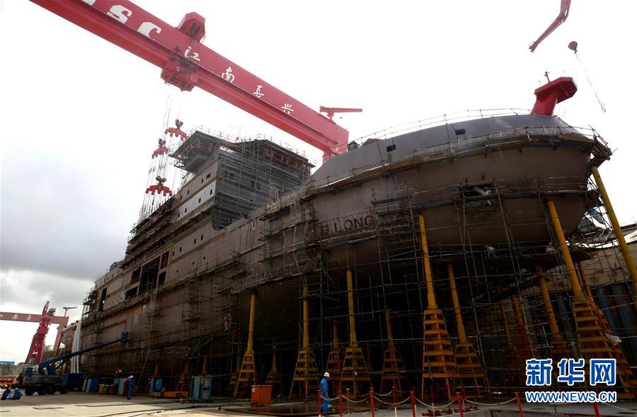 （圖文互動(dòng)）（1）我國第一艘自主建造的極地科考破冰船&ldquo;雪龍2&rdquo;號(hào)雄姿初現(xiàn) 