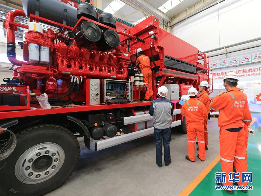 （百城百縣百企調研行&middot;圖文互動）（6）&ldquo;藍鯨1號&rdquo;從這里駛出&mdash;&mdash;山東煙臺崛起制造業高地