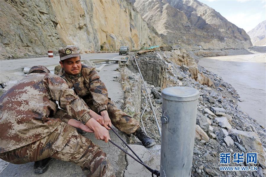 （向奉獻者致敬&middot;圖文互動）（3）情注一纜通滇藏&mdash;&mdash;記某信息通信基地四營五連連長翁春芳