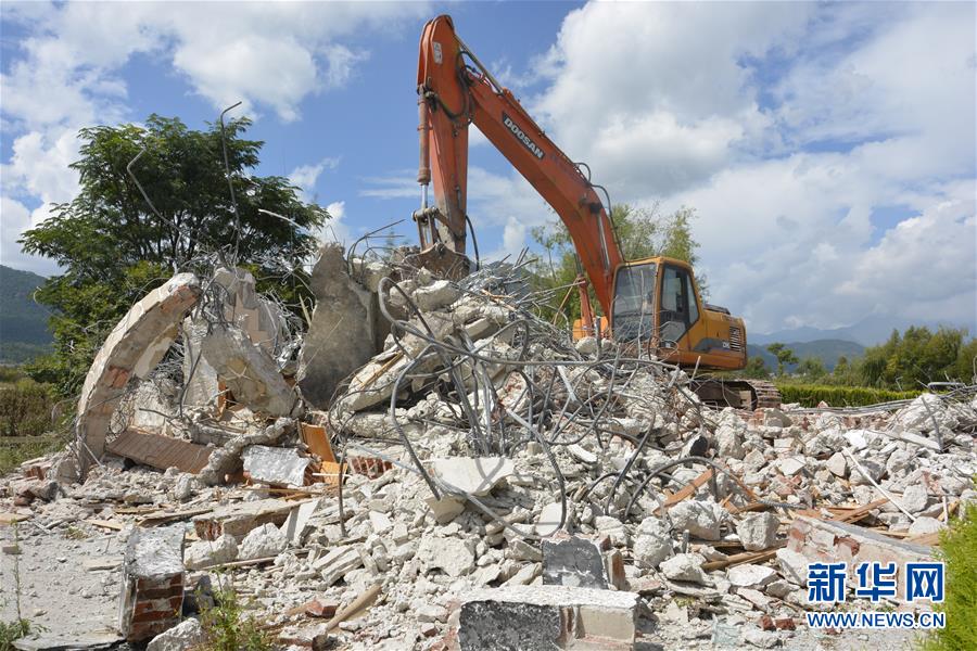 (新華視點(diǎn)·回望2018·圖文互動(dòng))(1)2018年新華社曝光多起破壞生態(tài)事件,記者年底追訪(fǎng)發(fā)現(xiàn)……