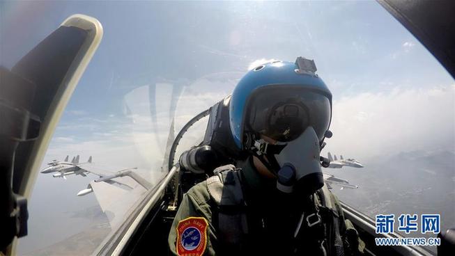 （改革先鋒風采&middot;圖文互動）（2）戴明盟：航母戰斗機英雄試飛員