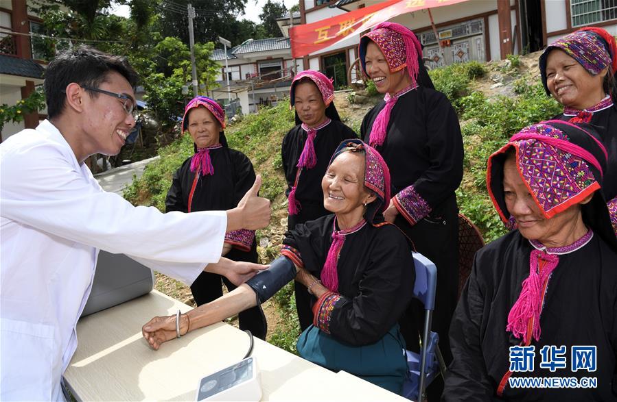 （奮進新時代&middot;迎接兩會）（6）共享發展&mdash;&mdash;向共同富裕方向穩步前進