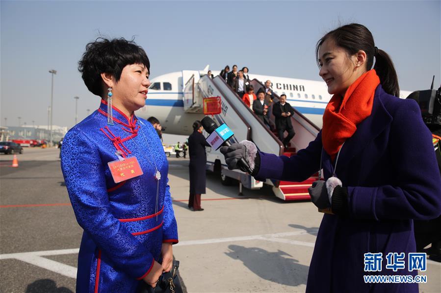 （兩會）（2）內蒙古代表團抵京