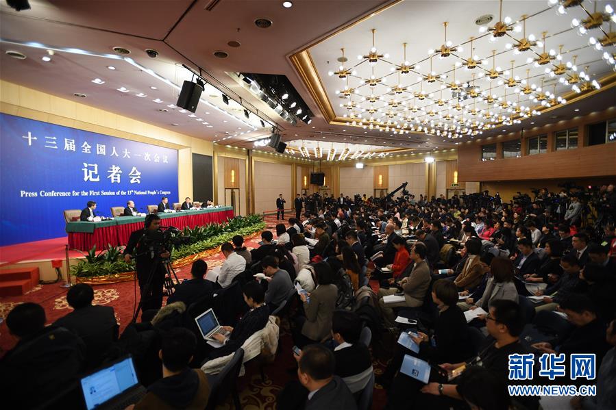 （兩會(huì)）（4）國(guó)家發(fā)改委主任何立峰等就&ldquo;創(chuàng)新和完善宏觀調(diào)控，推動(dòng)高質(zhì)量發(fā)展&rdquo;答記者問