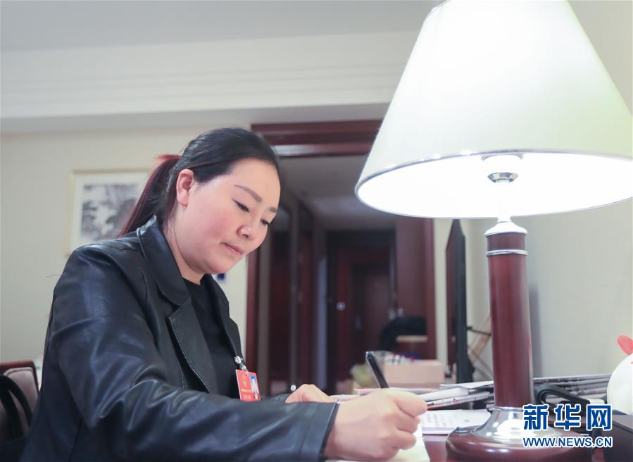 （兩會&middot;基層代表履職故事）（3）全國人大代表喬進雙梅：&ldquo;花間&rdquo;繡出美麗人生