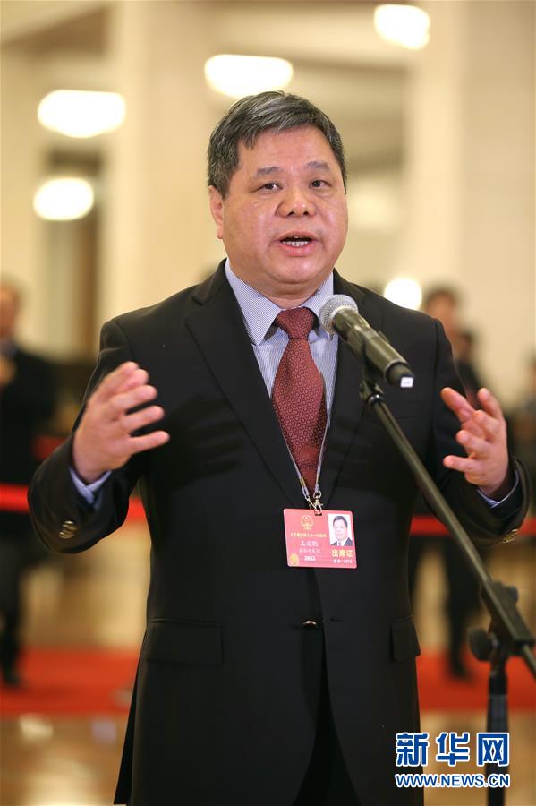 （兩會&middot;XHDW）（5）全國人大代表接受采訪