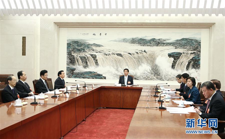(兩會)十三屆全國人大一次會議主席團常務主席第六次會議舉行 栗戰書主持