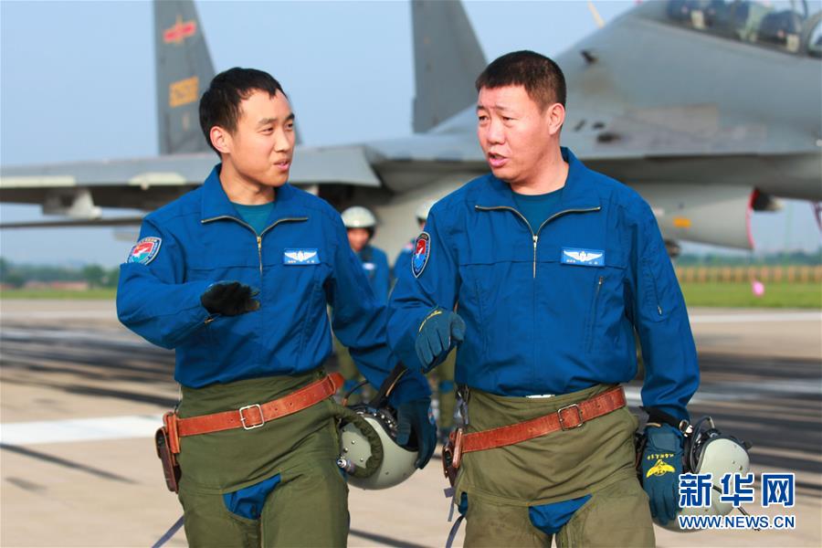 （新華全媒頭條&middot;圖文互動(dòng)）（3）戰(zhàn)鷹，為祖國奮飛&mdash;&mdash;記空軍航空兵某旅旅長、特級(jí)飛行員郝井文