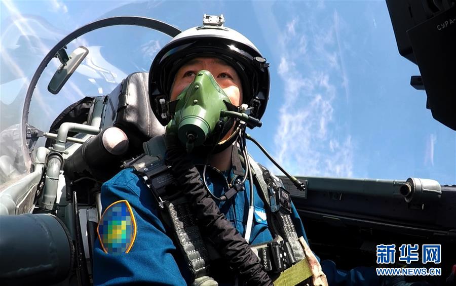 （新華全媒頭條&middot;圖文互動(dòng)）（6）戰(zhàn)鷹，為祖國奮飛&mdash;&mdash;記空軍航空兵某旅旅長、特級(jí)飛行員郝井文