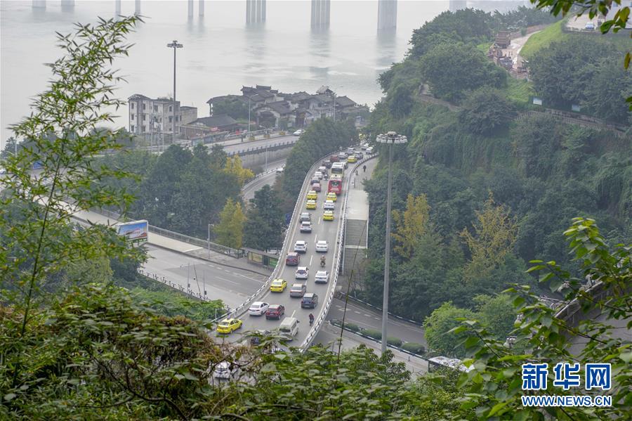 （在習近平新時代中國特色社會主義思想指引下&mdash;&mdash;新時代新作為新篇章&middot;圖文互動）（9）激活新動能 崛起新高地 塑造山水城&mdash;&mdash;重慶推動高質量發展觀察